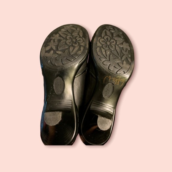 Soft Shoe By Medicus Womens Black Leather Shoes Slip On Pump Heels Size 7M pre-o - Picture 2 of 3